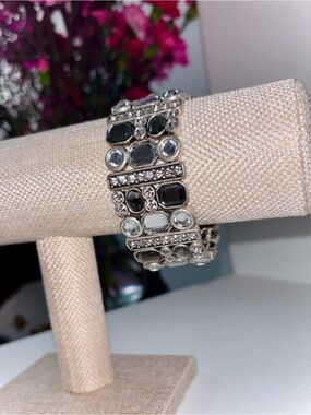 Lia Sophia “Party Favor” Stretch Bracelet